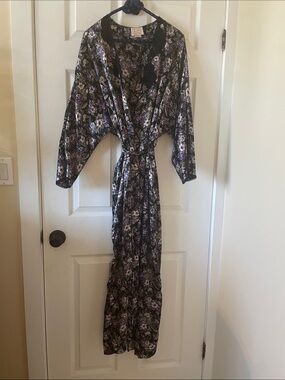 RARE dark floral 1970s 1980s Linda Lingerie Montreal for the bay purple robe